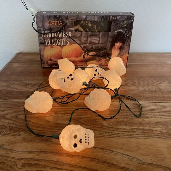ELVIRA Mistress of the Dark Halloween 10 Skull Lights Tested RARE Vintage - Picture 1 of 8